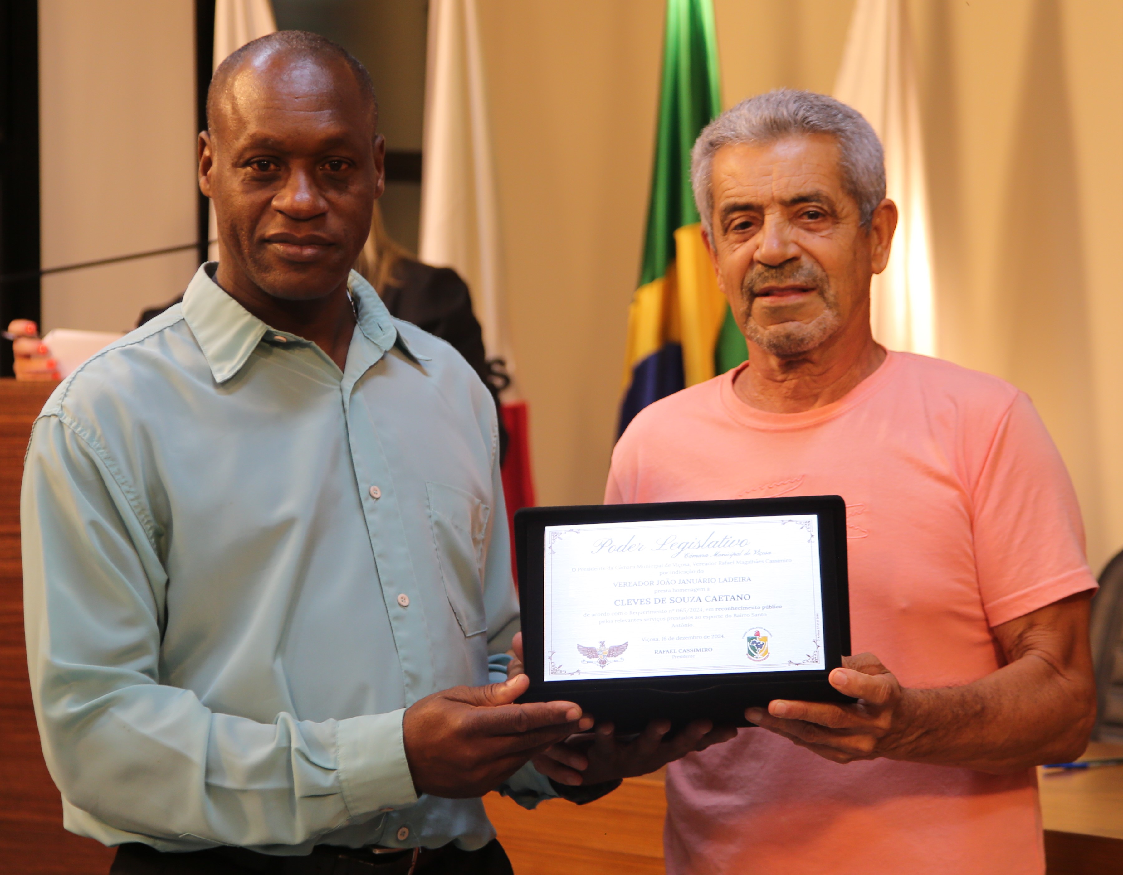 Homenagem a Cleves de Souza Caetano em reconhecimento público pelos relevantes serviçosa prestados ao esporte do Bairro Santo Antônio