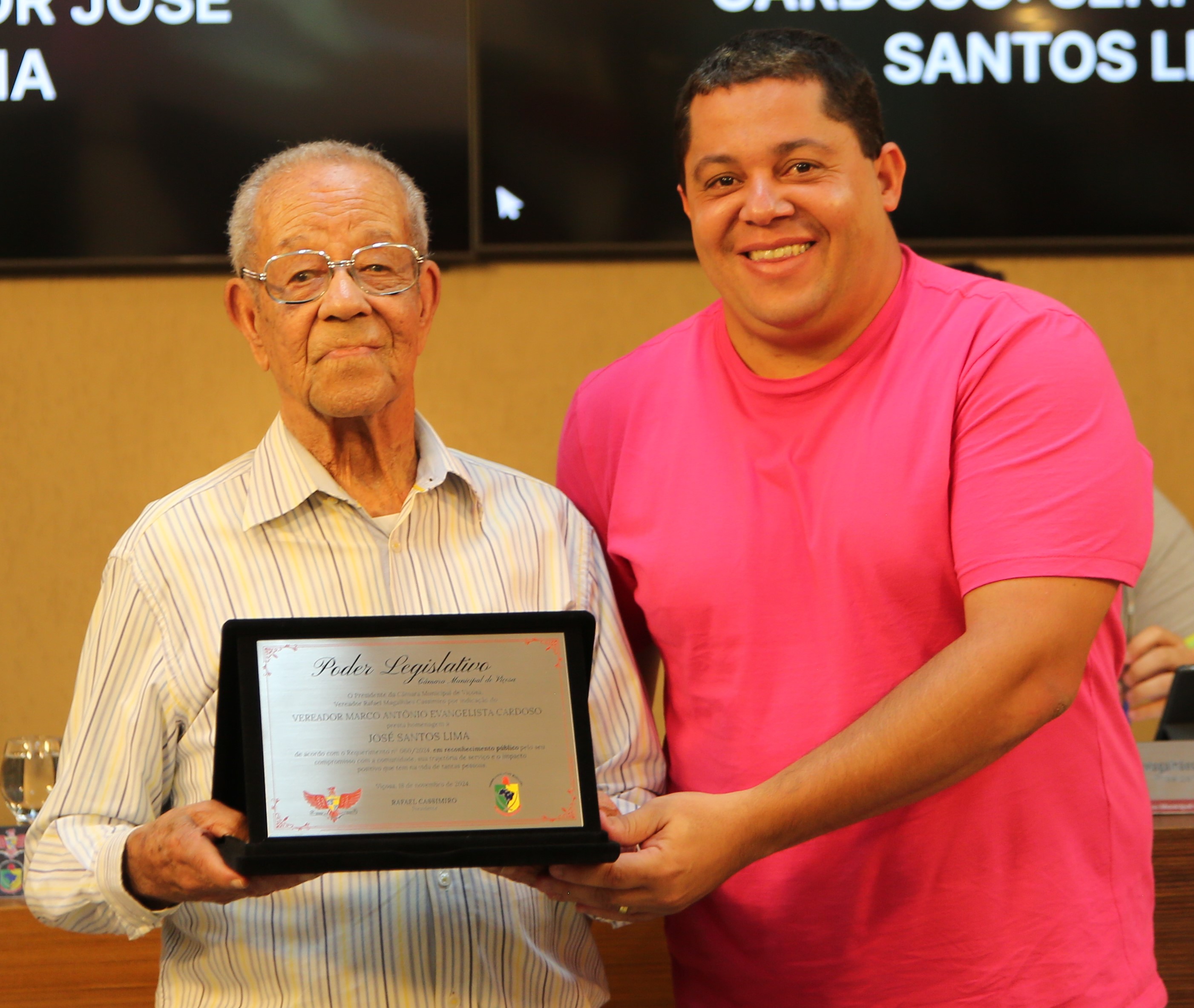 Homenagem a José Santos Lima pela sua dedicação e empenho como cabeleireiro, onde desempenhou por décadas um trabalho profissional e social