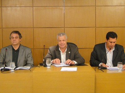 15/05/2012 Vereadores Discutem Sobre a Suspensão da Tribuna
