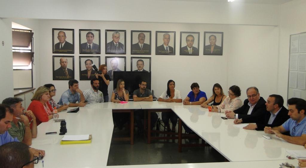 Presidente participa de reunião sobre o canil